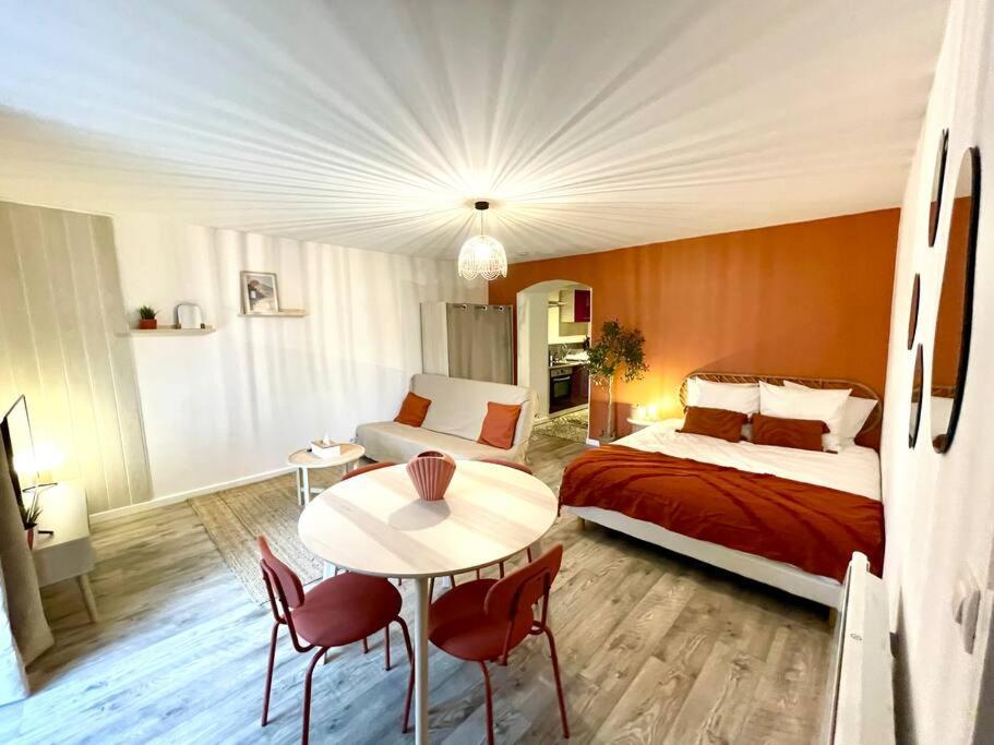 Grand Chez Soi - Queen Size Bed - Terrasse Oyonnax
